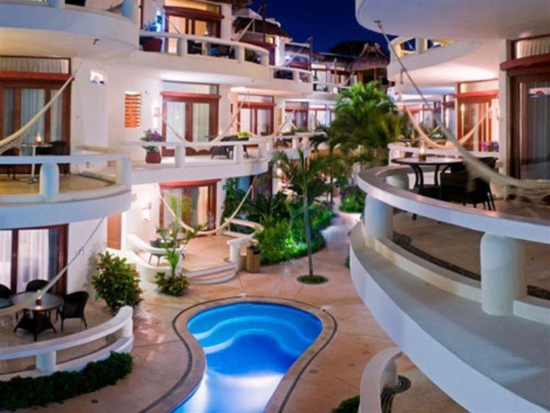 Blue Parrot Suites Playa del Carmen Exterior photo
